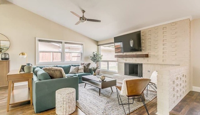 4-BD/3-BA Chic Timeless Elegance - 15 Mins to DT in Dallas