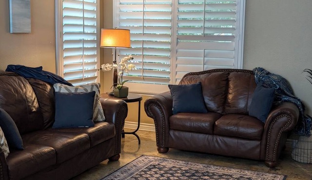 3-bedroom pool house in amazing Ontario with WiFi, AC. Start your getaway now in Ontario