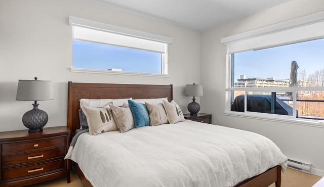 Sidney Sunnyside - Luxurious Seaside Living in Amazing Sidney by Victoria Prime! in Sidney
