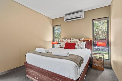 Kickenback Studio - Gym l Indoor Pool l Tennis l Air-Con l WiFi l BBQ in Crackenback