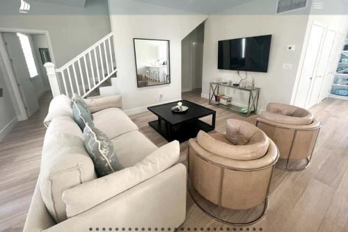 4-bedroom house in delightful Palm Cay in Nassau Estate